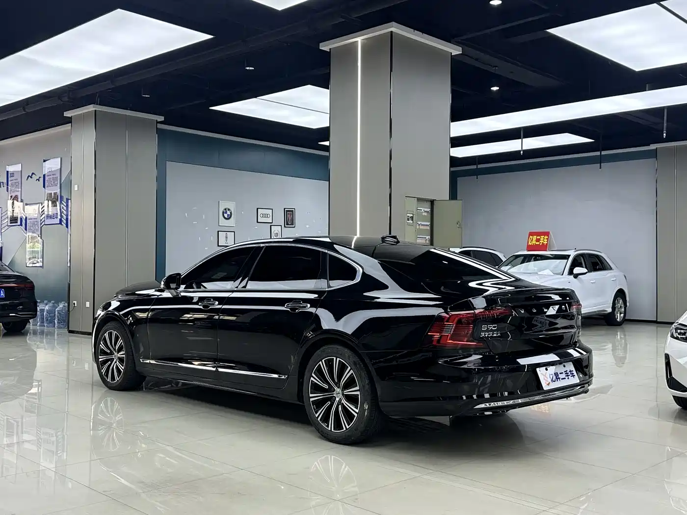 VOLVO S90