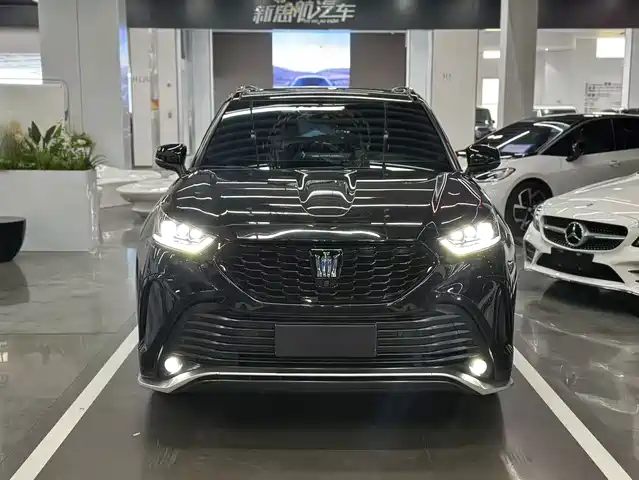 Toyota Crown Kluger 2023 2.5L HEV AWD Premium Edition — фото 2