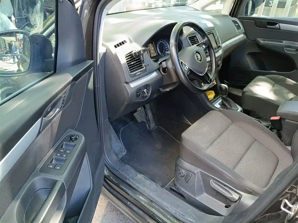 Volkswagen Sharan 2016 380TSI Comfort 7-seater фото 14