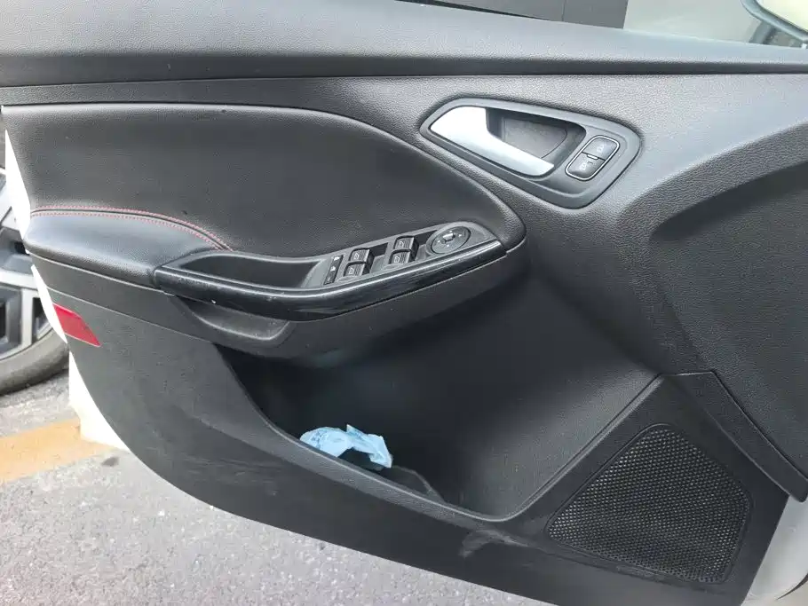 Фото 7 - Ford Focus