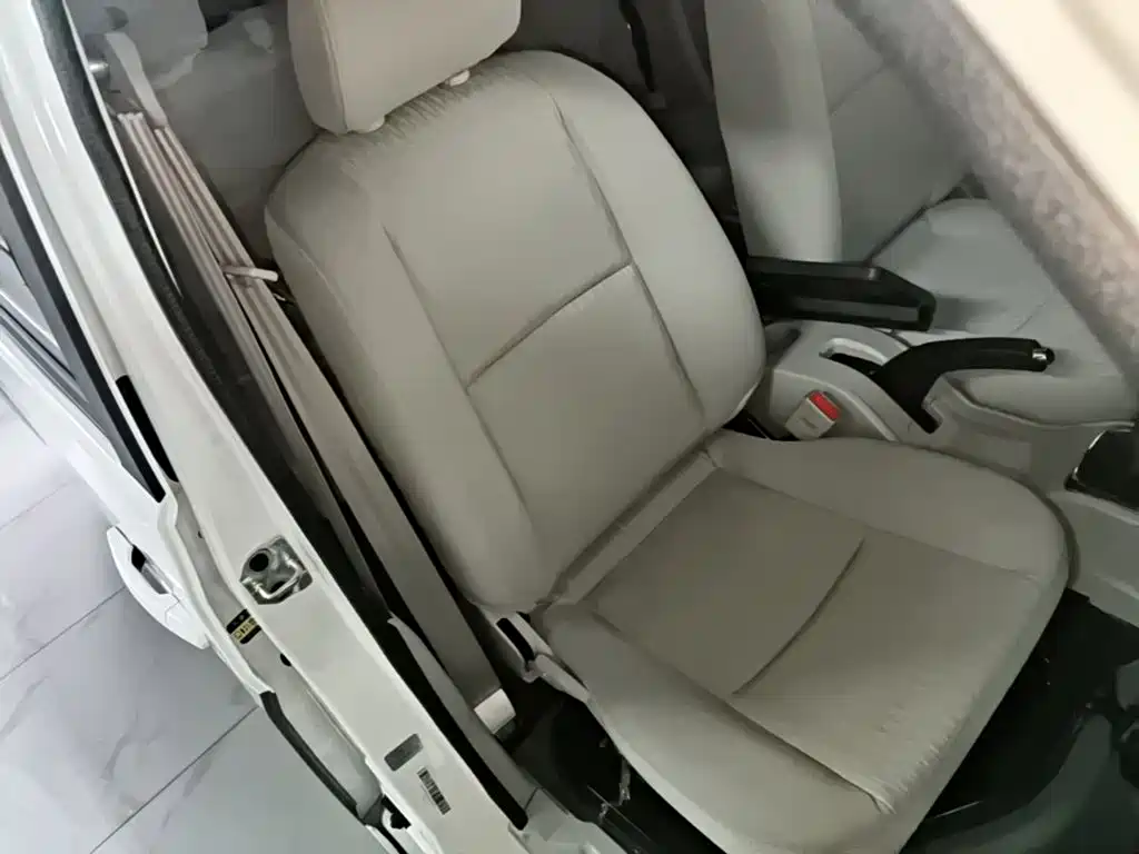 Jinbei New Hiace X30L 2025 2024 Fortune Edition Passenger Van 5/6/7-seater with Front AC