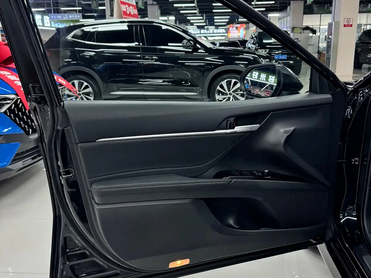 Toyota Camry 2023 2.0G Luxury Edition фото 10