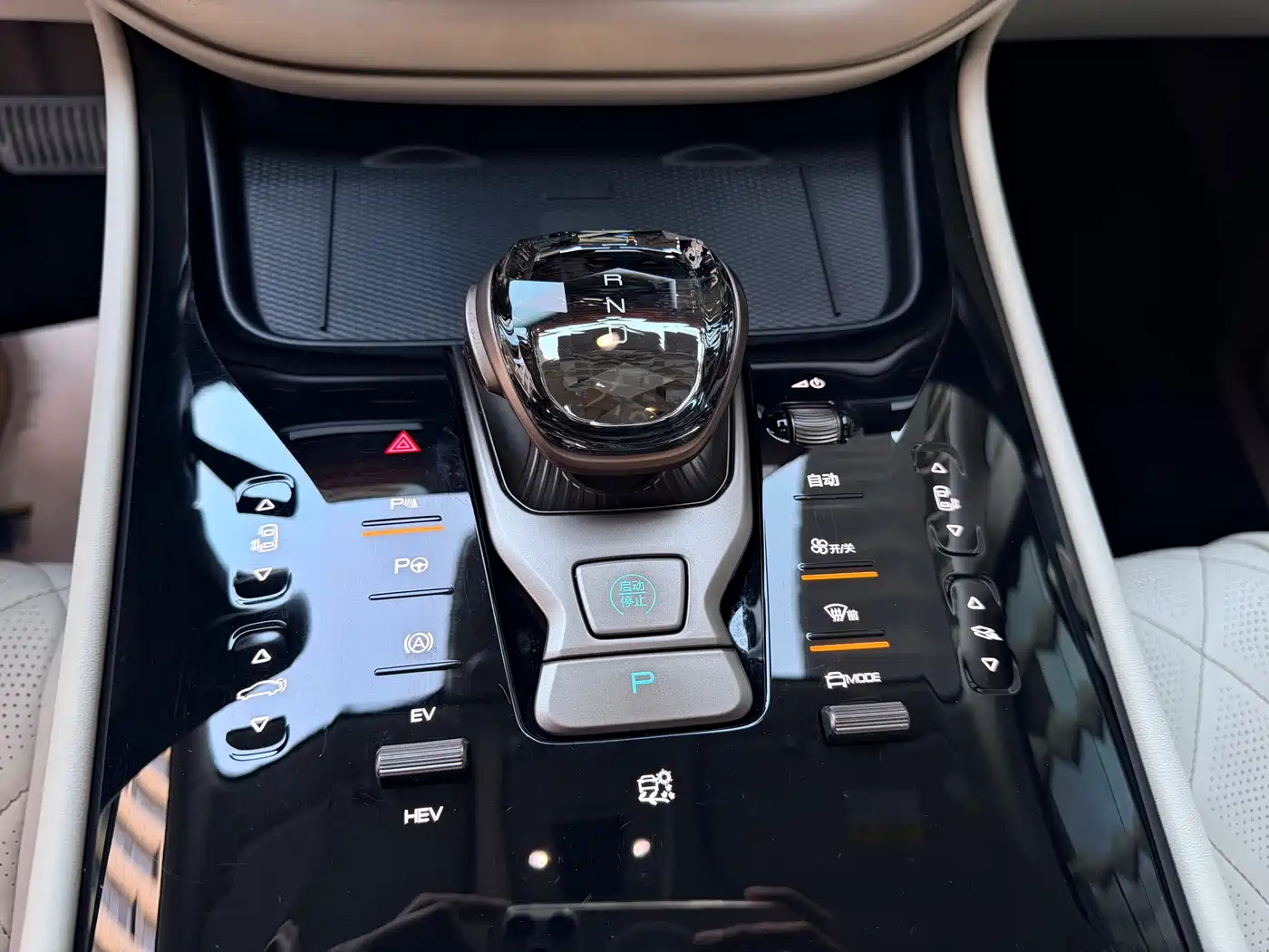 Denza D9 2022 DM-i 970 AWD Flagship фото 7