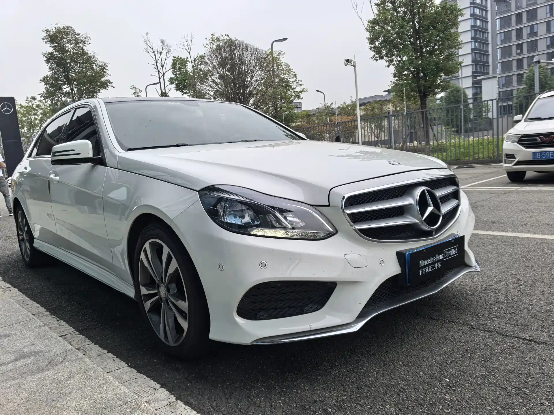 Фото 3 - Mercedes-Benz E-Class