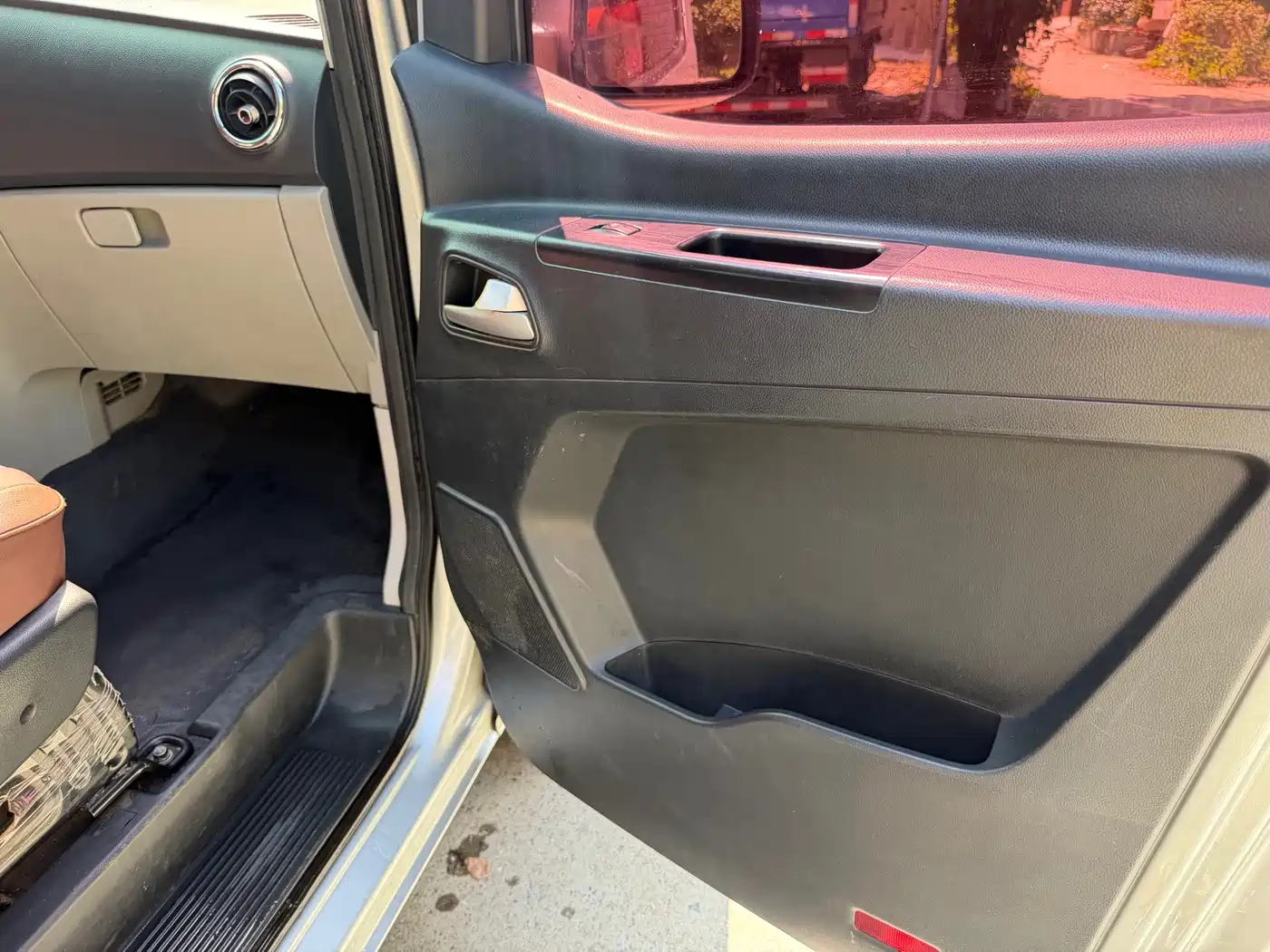 JAC Refine M3 2016 2016 IKEA Edition 1.6L Luxury