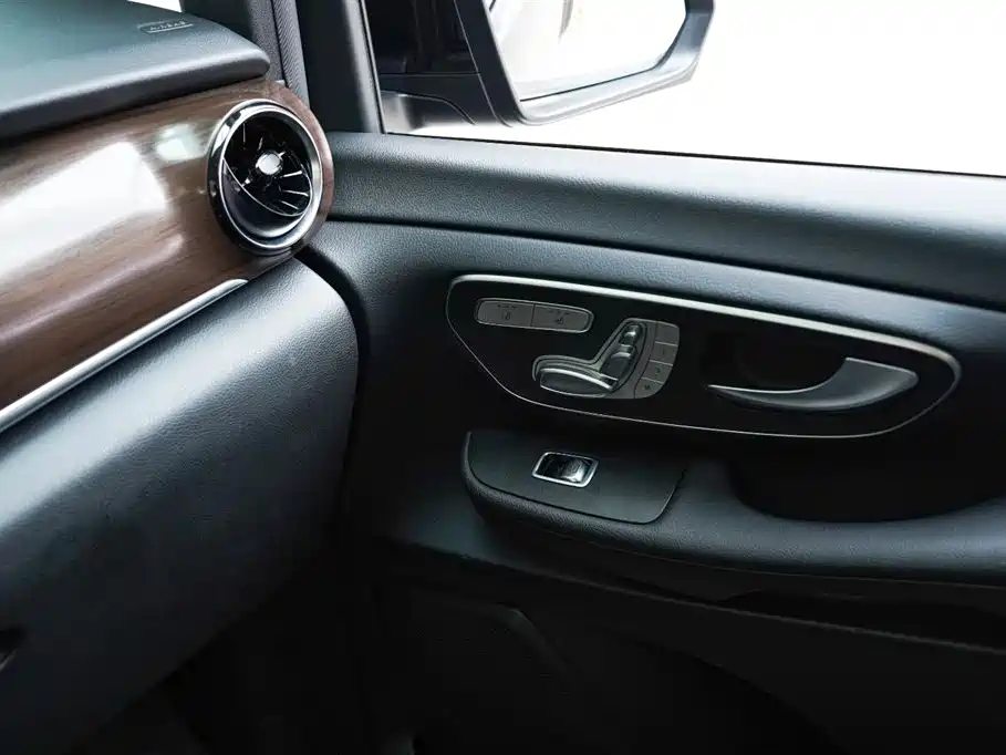 Mercedes-Benz V-Class 2020 V 260 Navigator Edition фото 13
