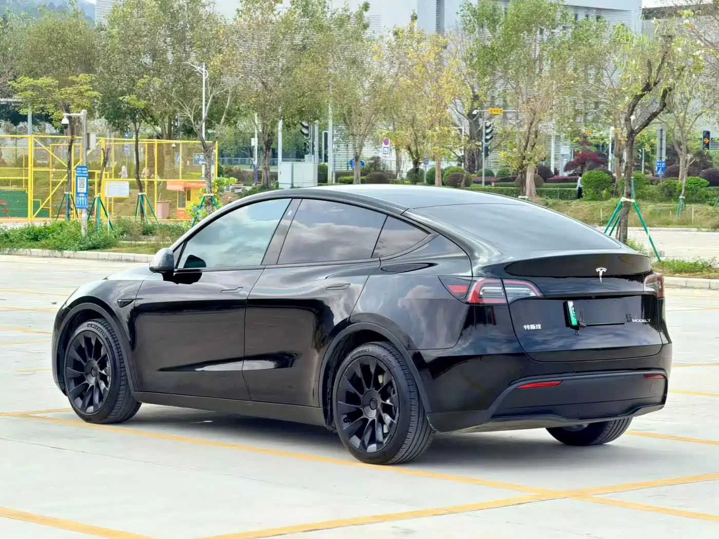 TESLA MODEL Y