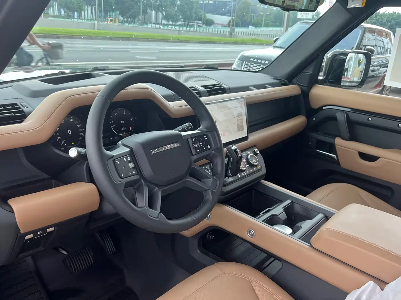 Land Rover Defender 2025 110 3.0T P400 -Dynamic HSE фото 6