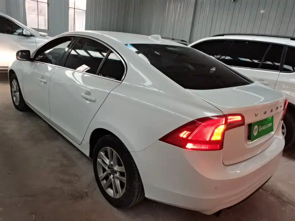 Фото 5 - Volvo S60