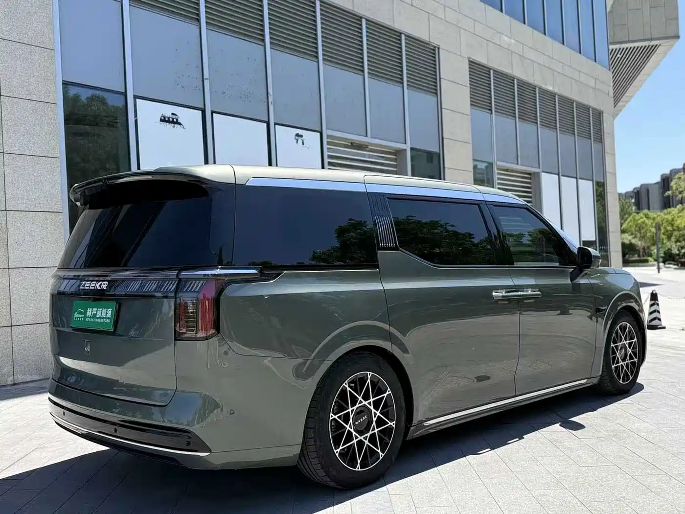 ZEEKR 009 2024 2024 7-Seat Aisle AWD Version 108kWh