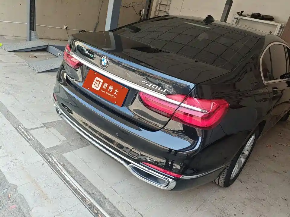 BMW 7 Series 2016 730Li Leading фото 9