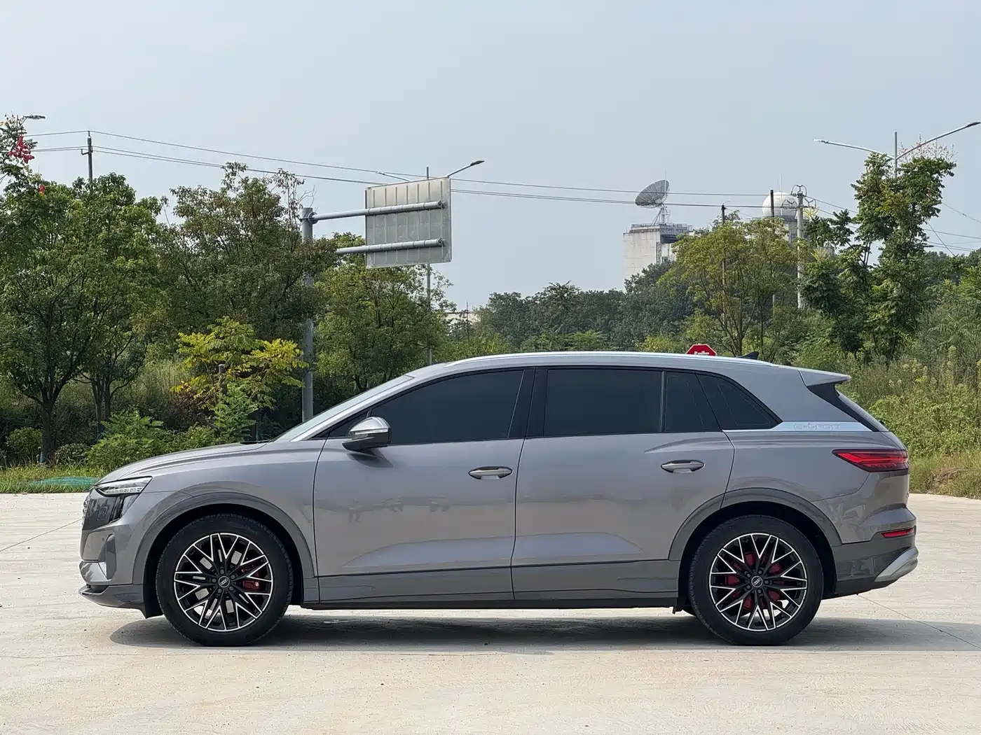 Audi Q5 e-tron 2024 2022 40 e-tron Starlight Edition Brocade Package