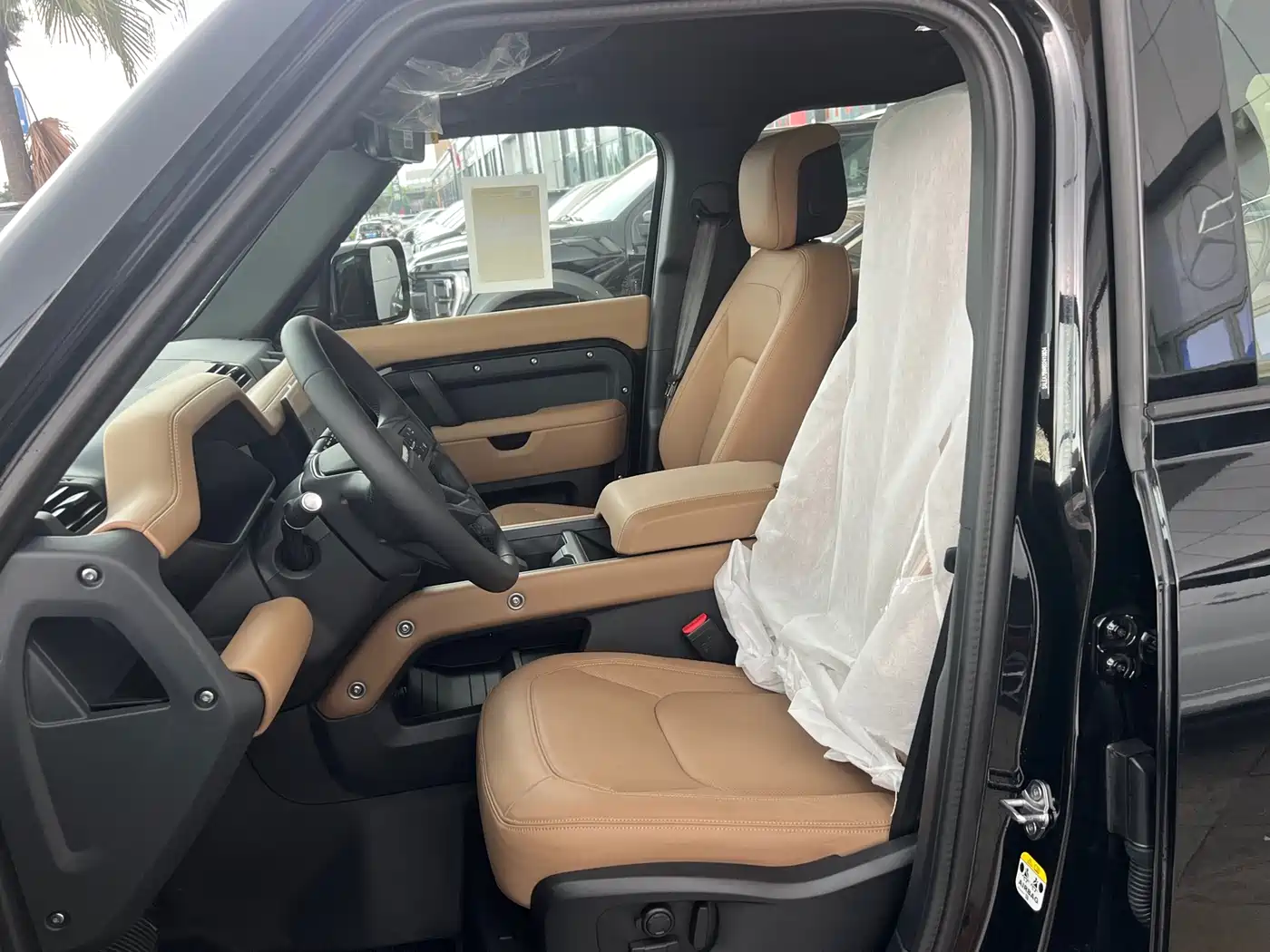 Land Rover Defender 2025 110 3.0T P400 -Dynamic HSE фото 4