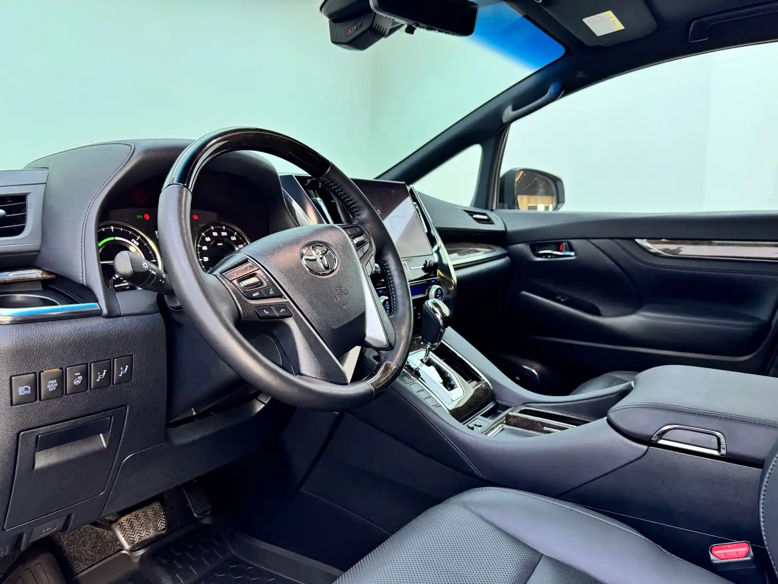Фото 15 - Toyota Vellfire