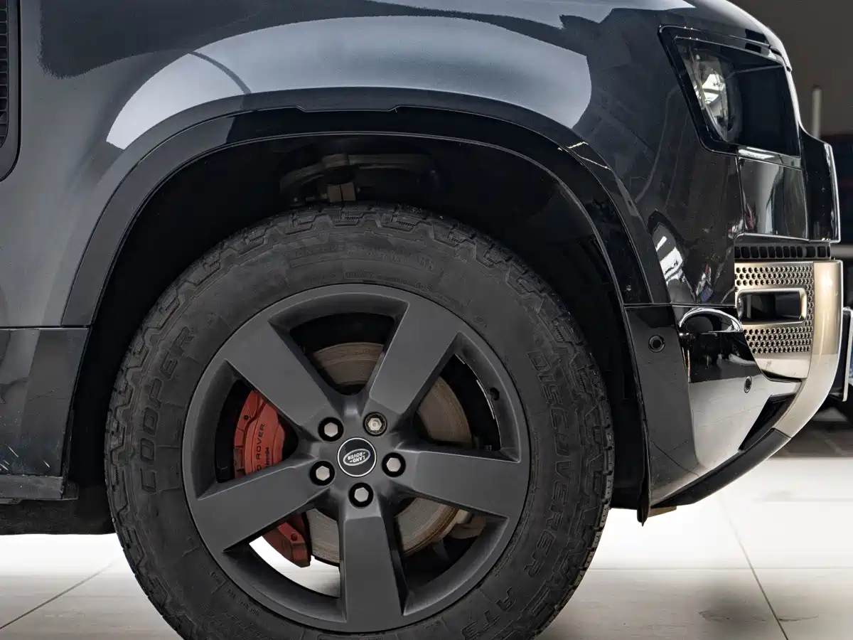 Land Rover Defender 2023 Facelift 110 3.0T P400 X фото 4