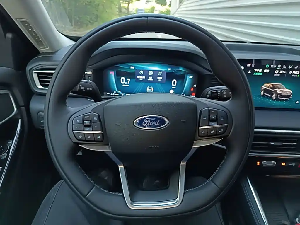 Photo 11 - Ford Explorer