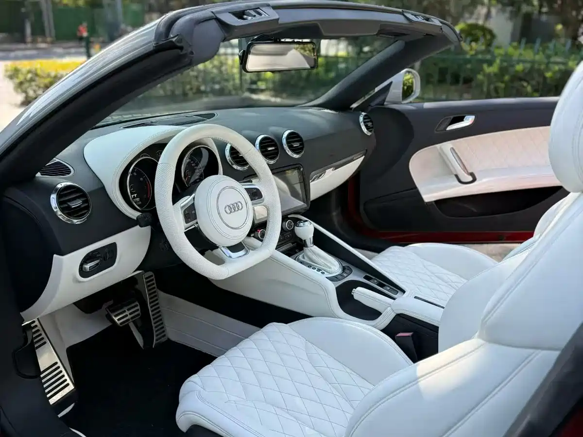 Фото 2 - Audi TT