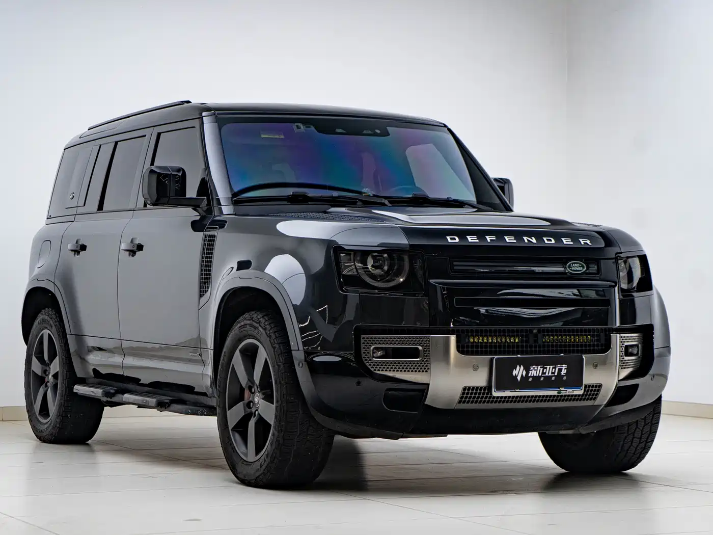 Land Rover Defender 2023 Facelift 110 3.0T P400 X фото 3