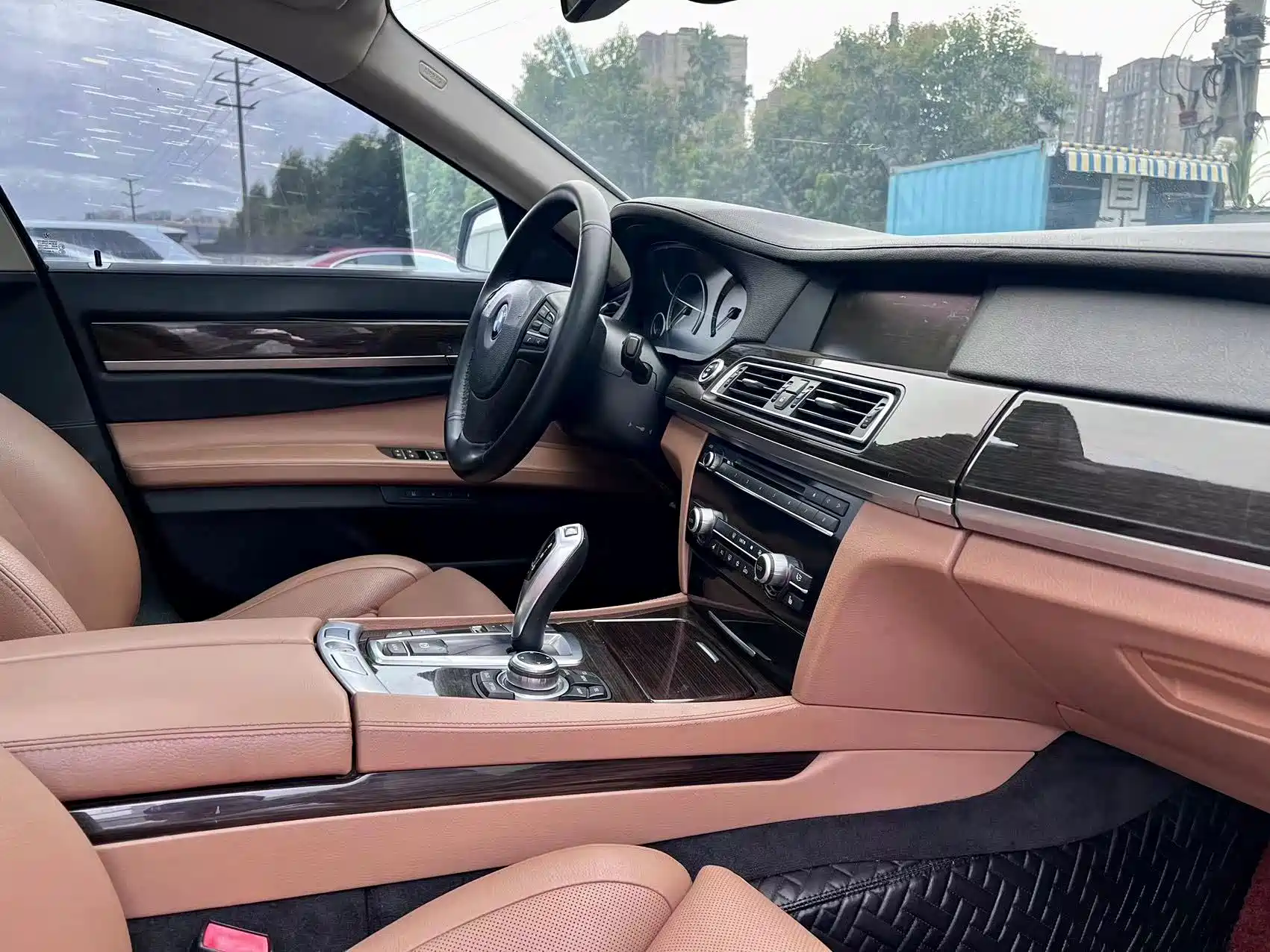 Фото 16 - BMW 7 Series