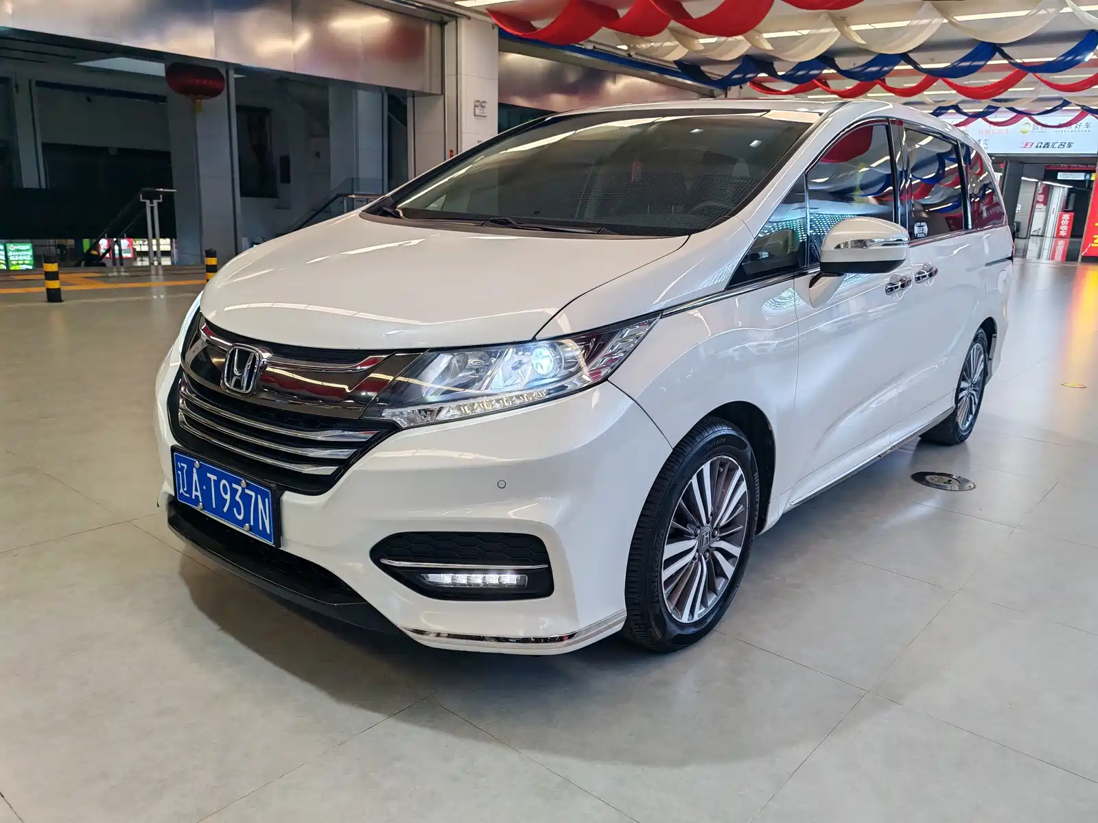 Photo 1 - Honda Odyssey