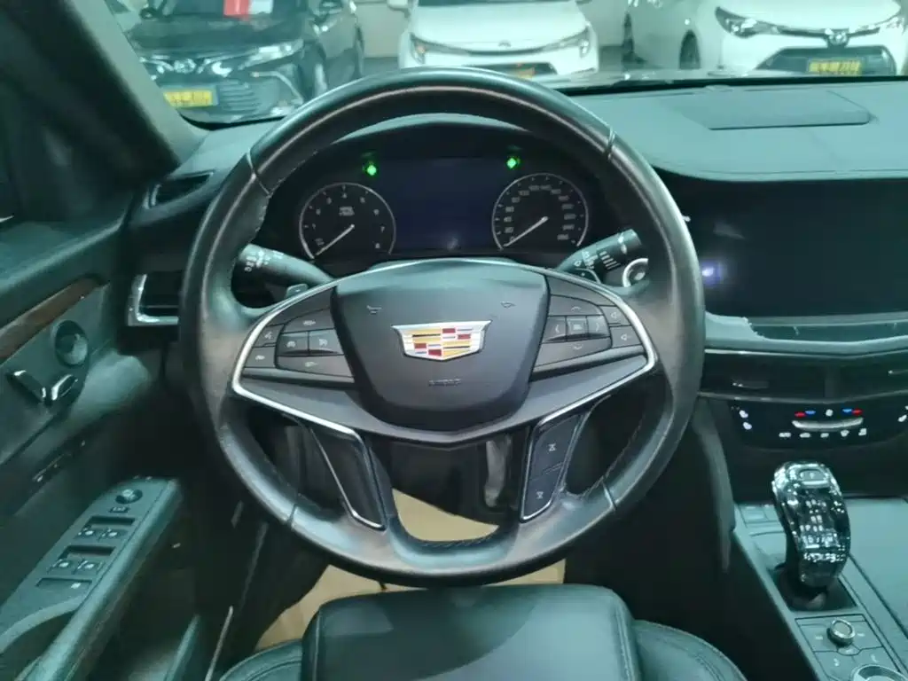 Фото 11 - Cadillac CT6