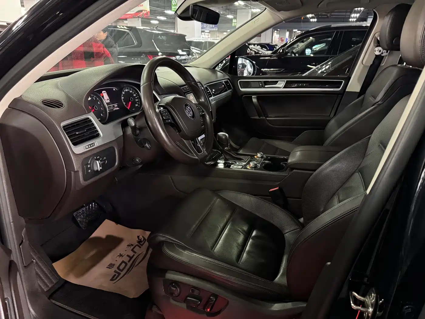 Volkswagen Touareg 2017 3.0TSI R-Line Summit Edition фото 3