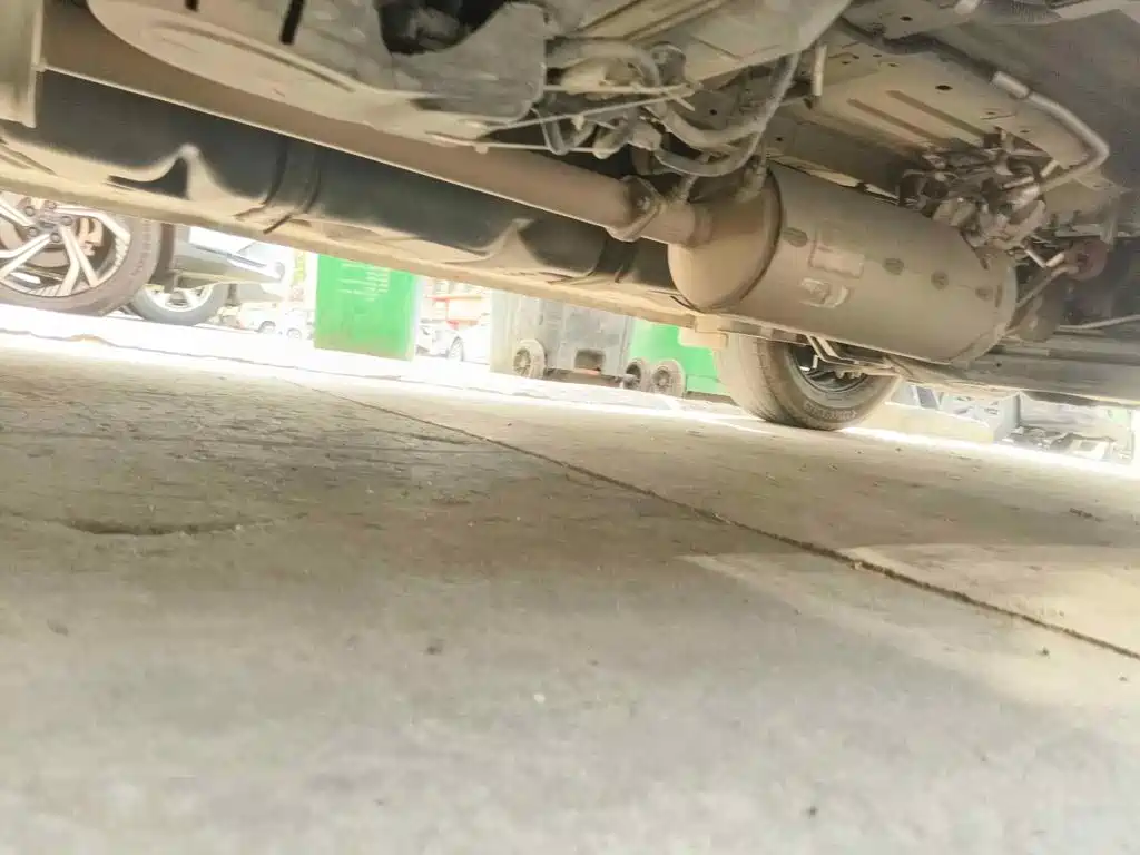 Sinotruk Xianfeng V 2025 2024 Multi-function Version 2.0T Manual Medium Wheelbase Medium Roof