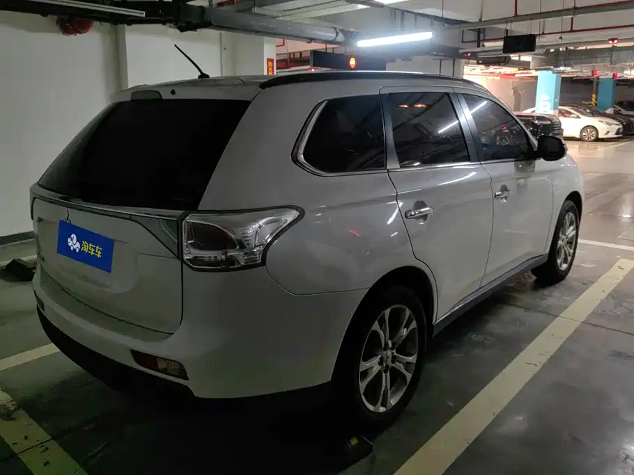 صورة 3 - Mitsubishi Outlander (Import)