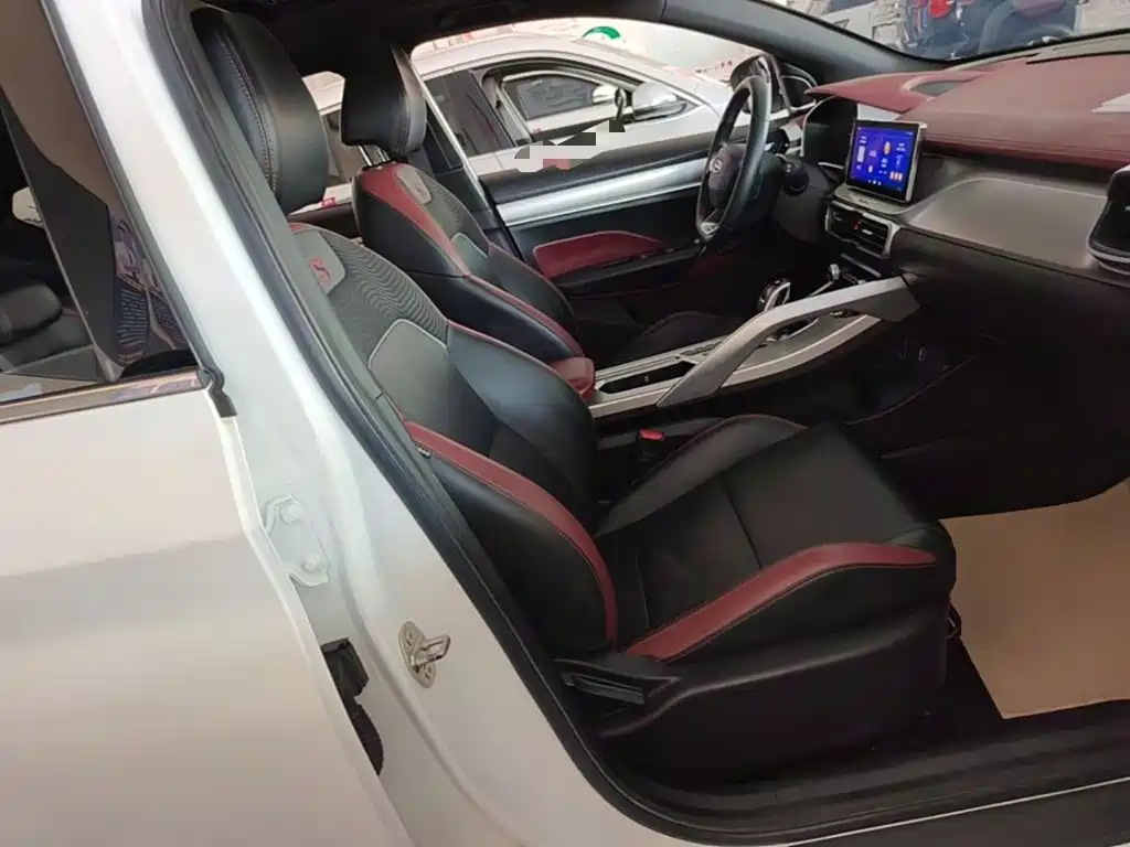 Фото 25 - Geely Coolray
