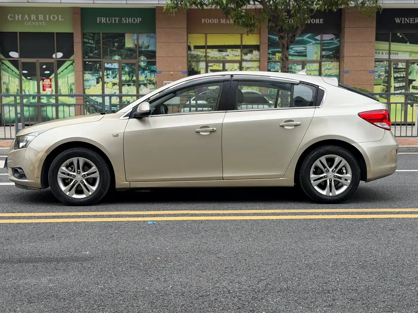 Chevrolet Cruze 2013 Hatchback 1.6L Automatic Luxury фото 13