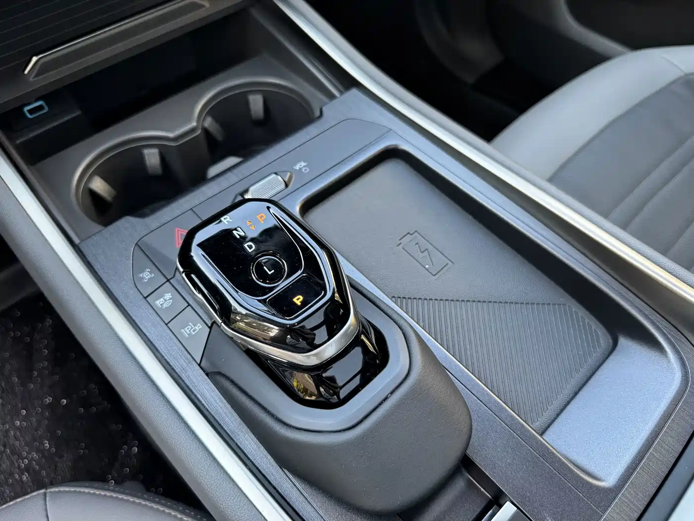 Фото 16 - Ford Edge