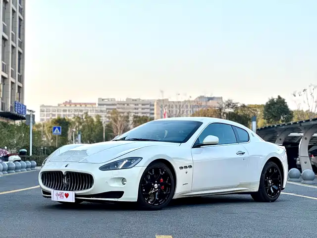 MASERATI GRANTURISMO