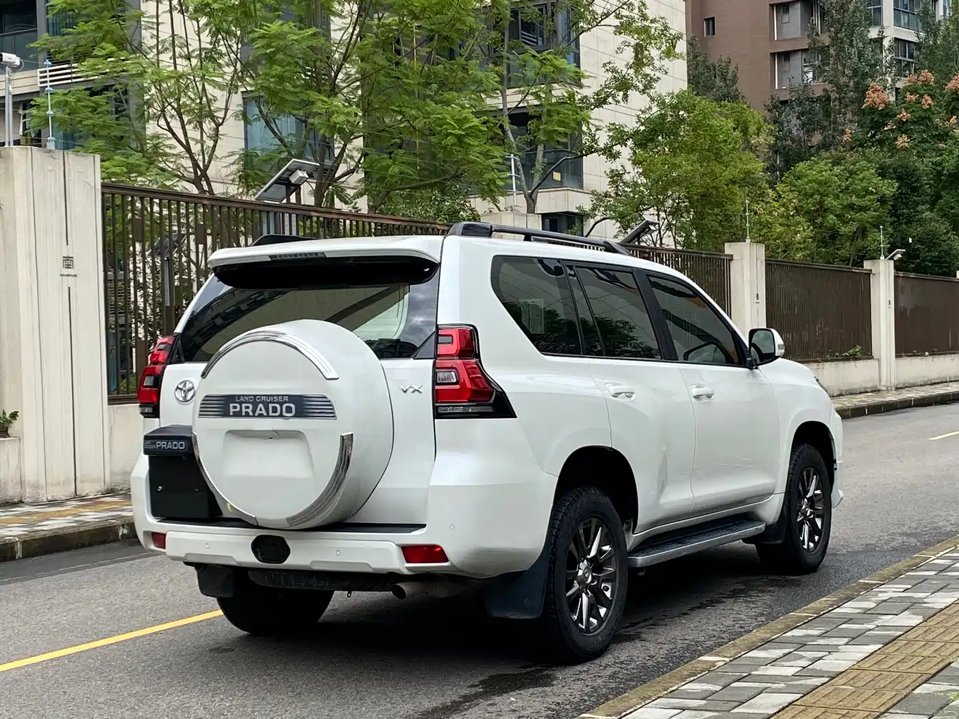 Toyota Prado 2018 3.5L Auto TX-L фото 16