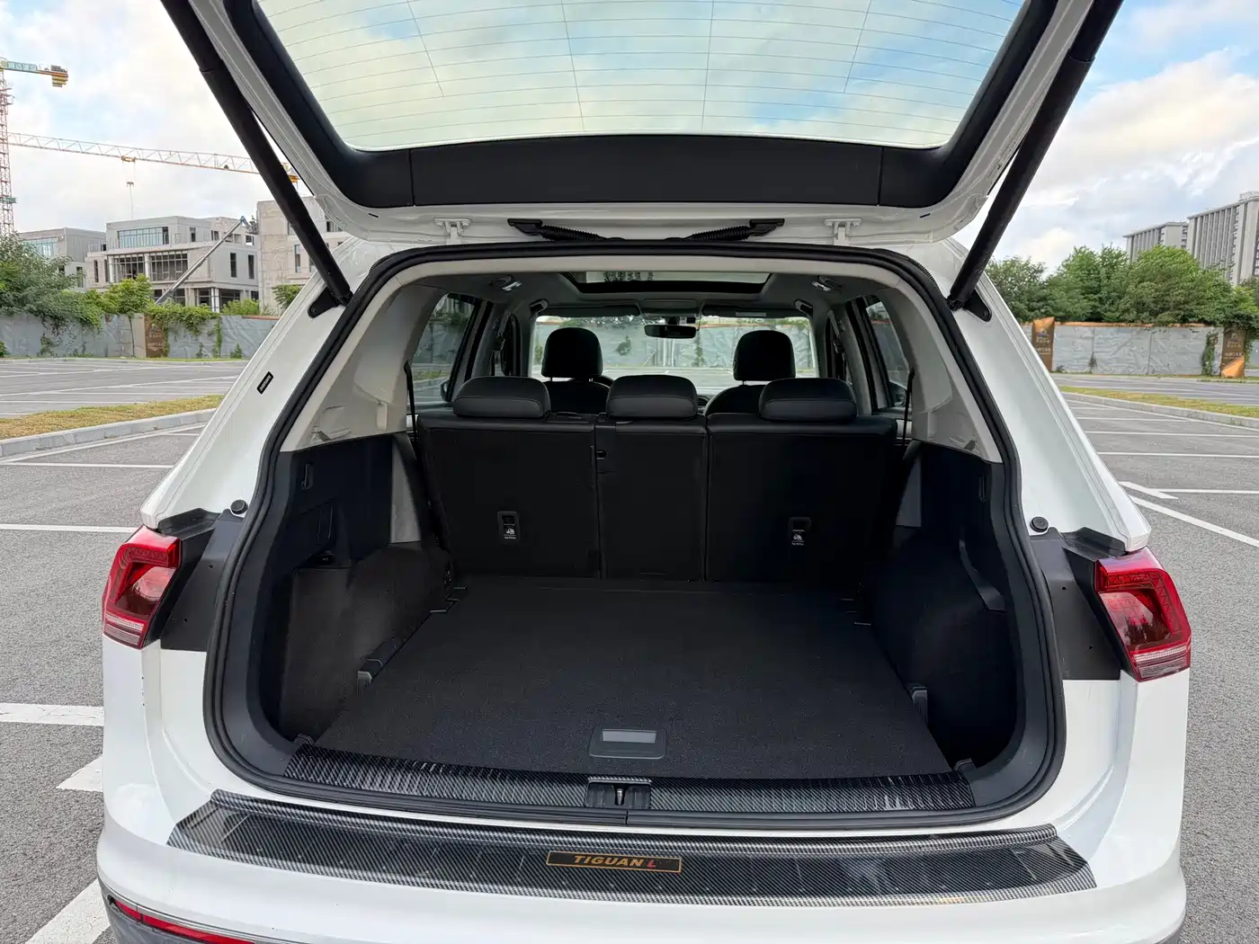 Photo 18 - Volkswagen Tiguan L