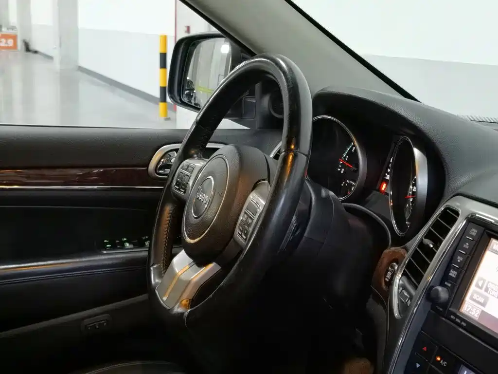 Фото 22 - Jeep Grand Cherokee (Import)