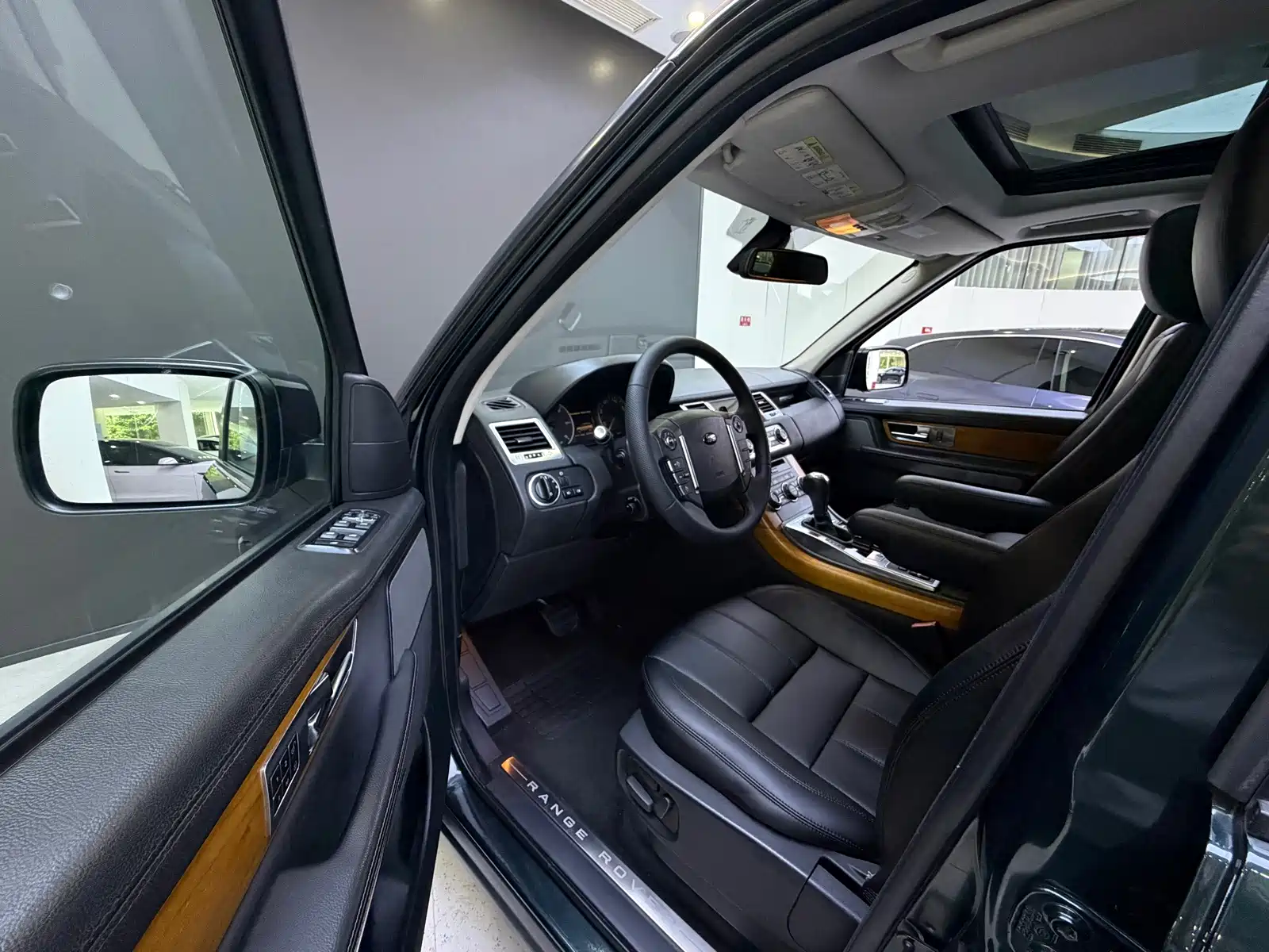 صورة 12 - Land Rover Range Rover Sport