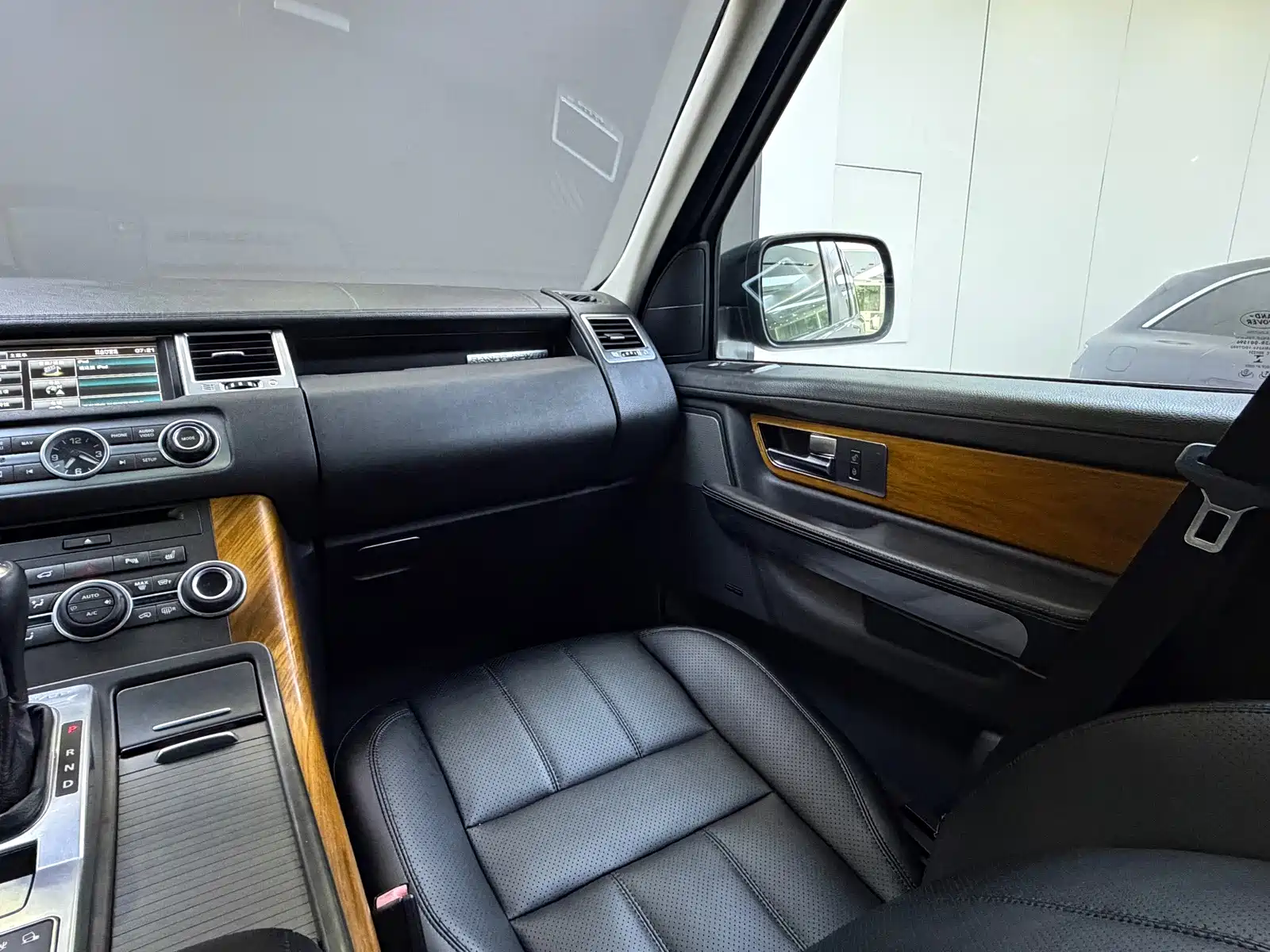 صورة 17 - Land Rover Range Rover Sport