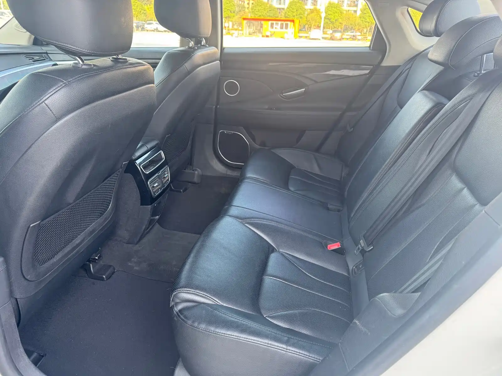 Фото 9 - Geely Borui