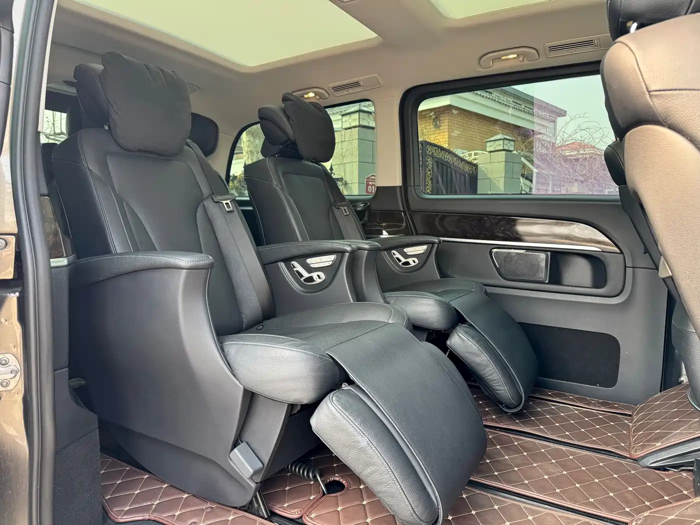 Mercedes-Benz V-Class 2018 V 260 Premium Edition China V фото 10