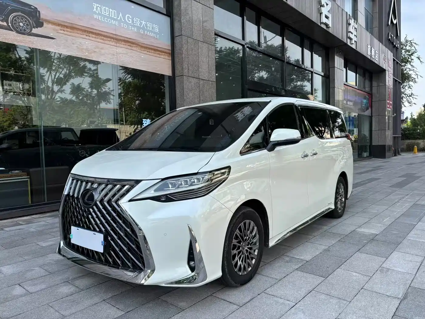 Lexus LM 2020 300h 4-Seat Imperial Edition