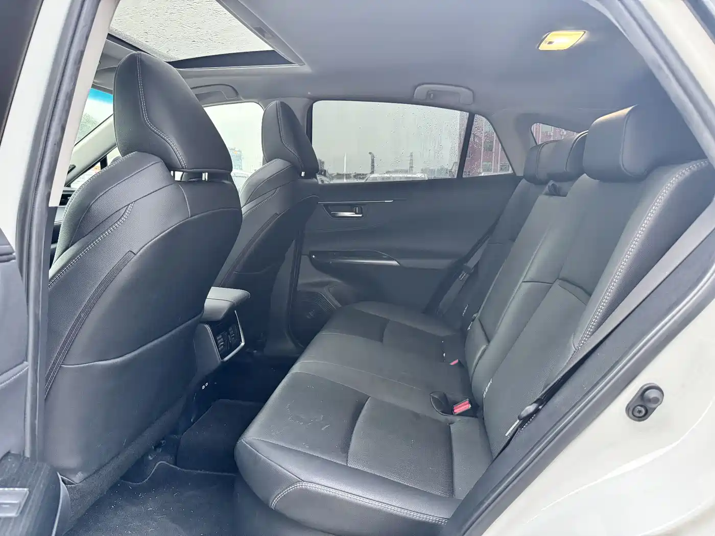 Toyota Venza 2023 2.5L Smart Hybrid FWD Premium фото 12