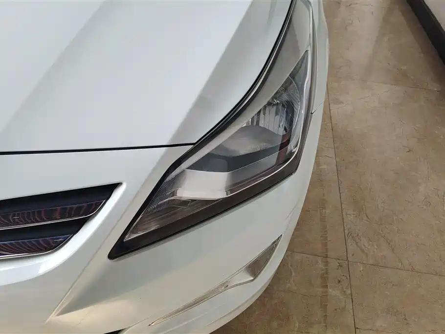 Hyundai Verna 2014 1.4L Automatic Smart GLS фото 5