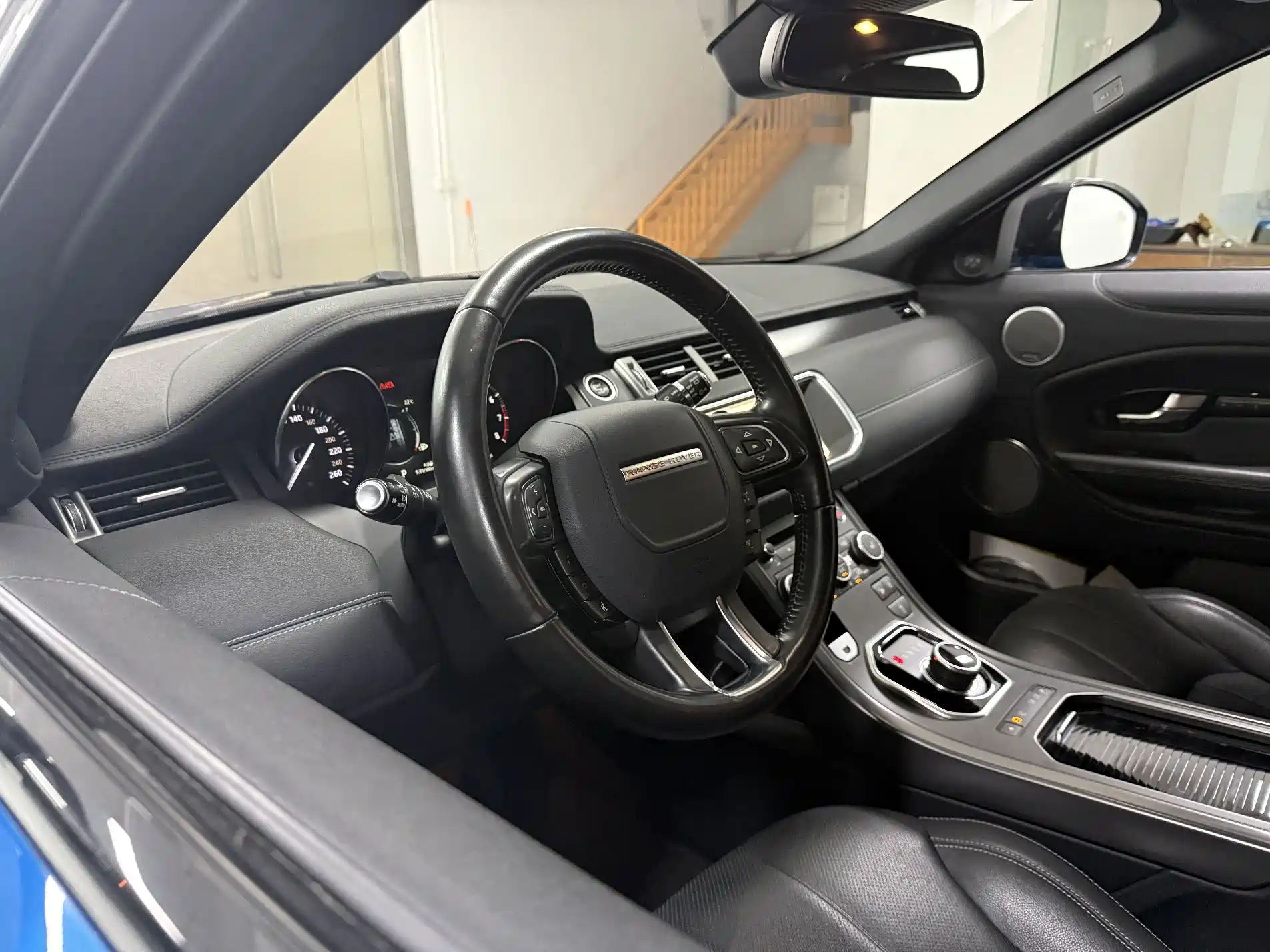 Photo 9 - Land Rover Range Rover Evoque