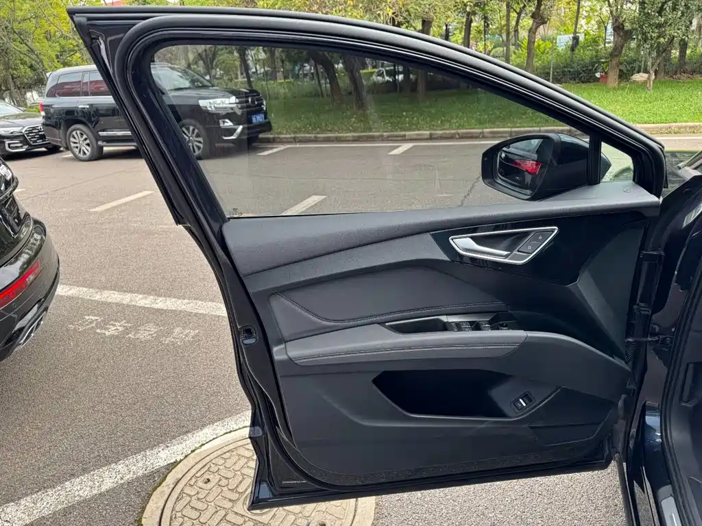 Audi Q4 e-tron 2023 2023 40 e-tron Pioneer Edition
