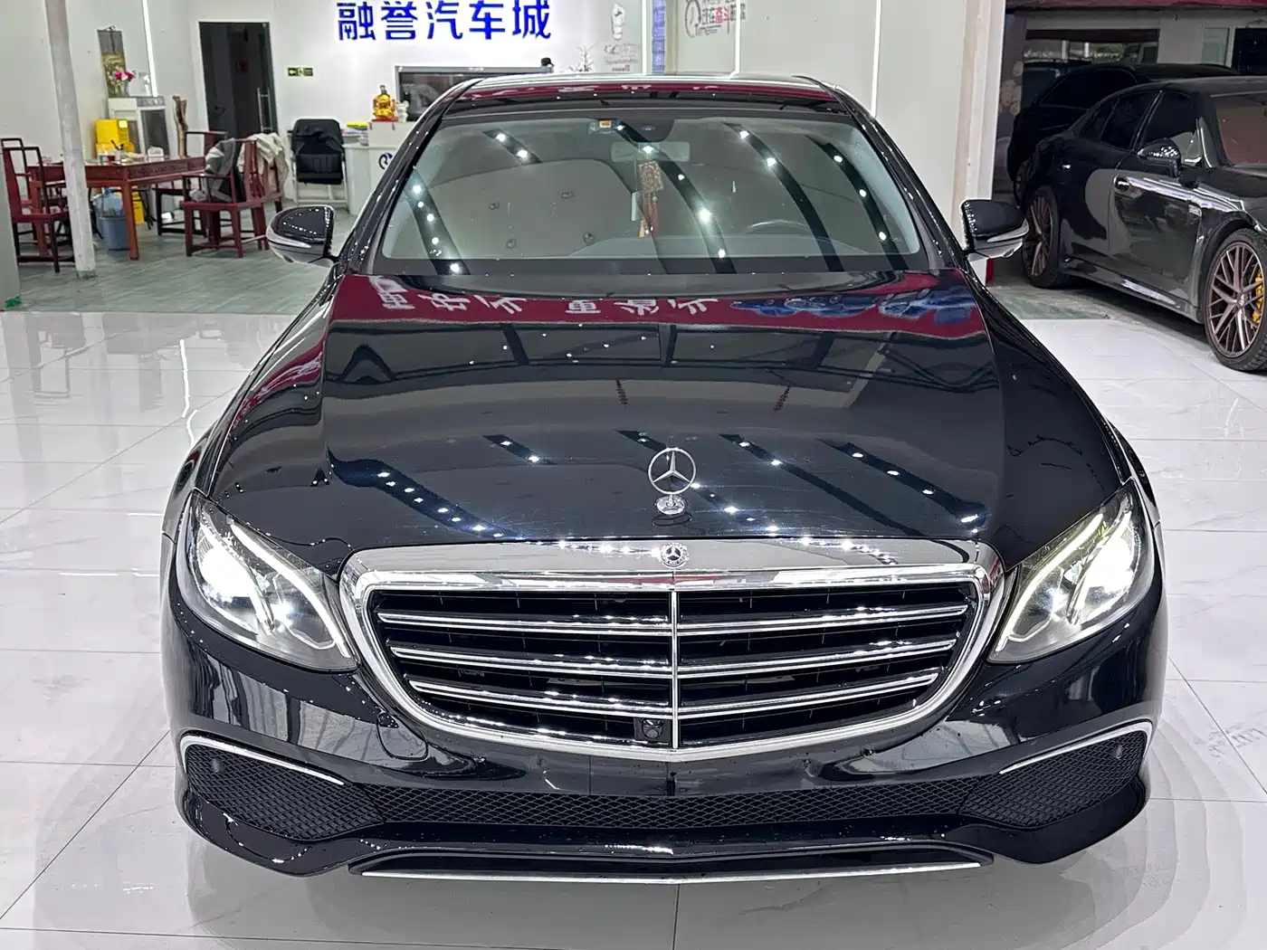Mercedes-Benz E-Class 2018 E 300 L Luxury фото 2