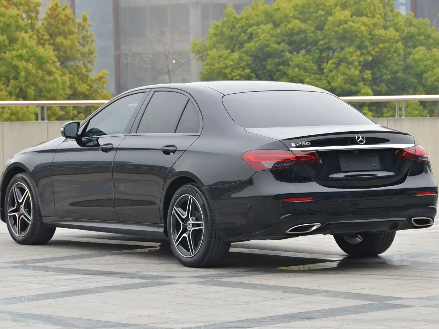 MERCEDES-BENZ E CLASS