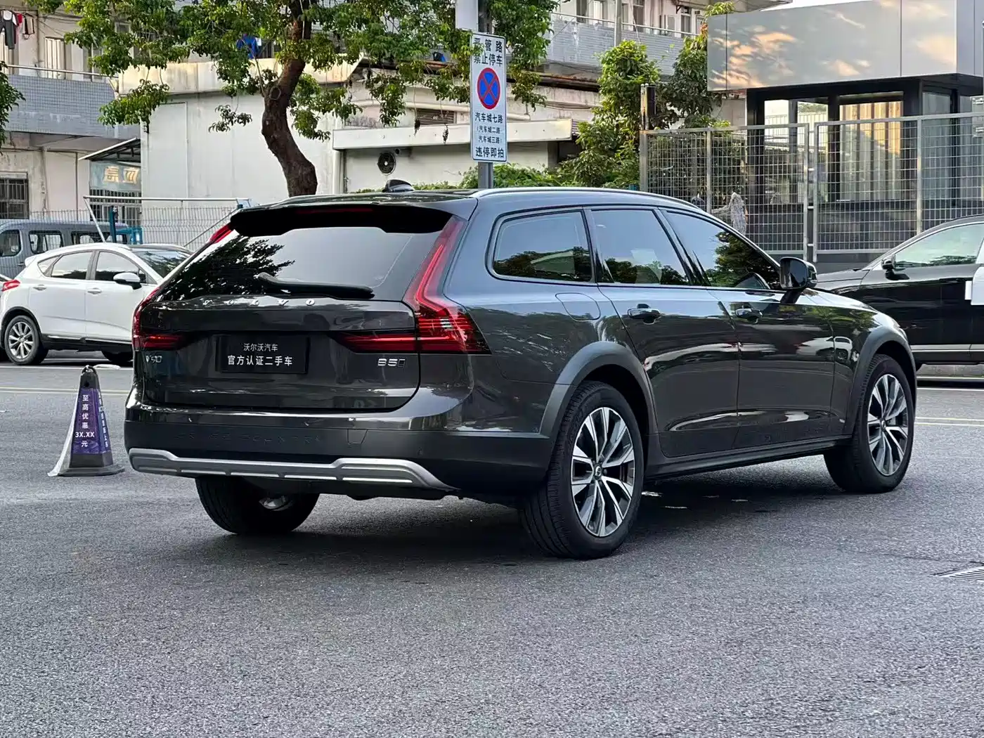 2025 Volvo V90