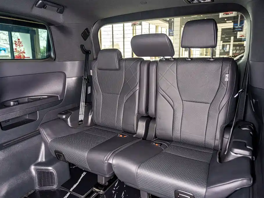 Toyota Alphard 2024 Hybrid 2.5L Ultimate Enjoyment Edition фото 16