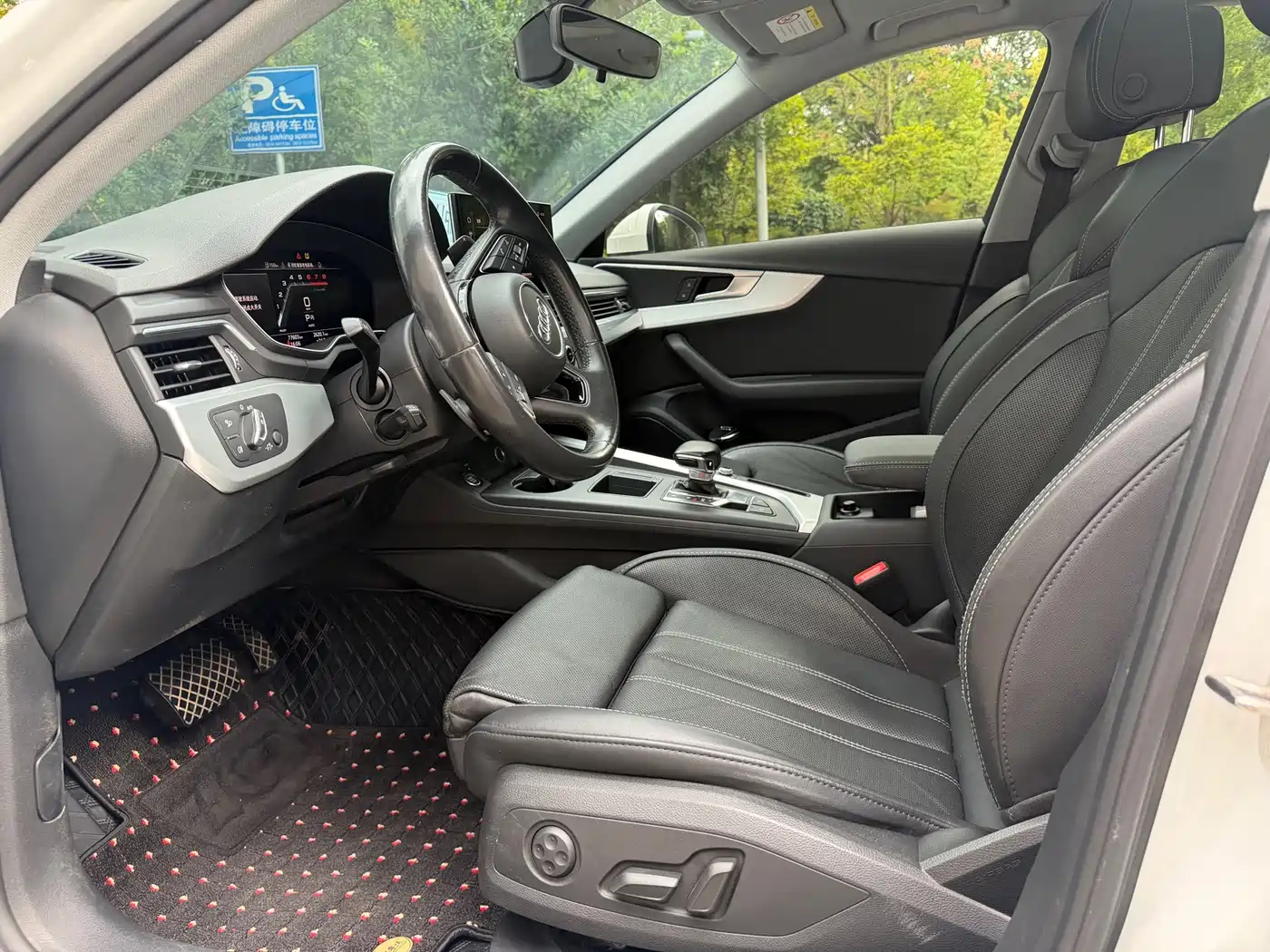 Фото 5 - Audi A4L