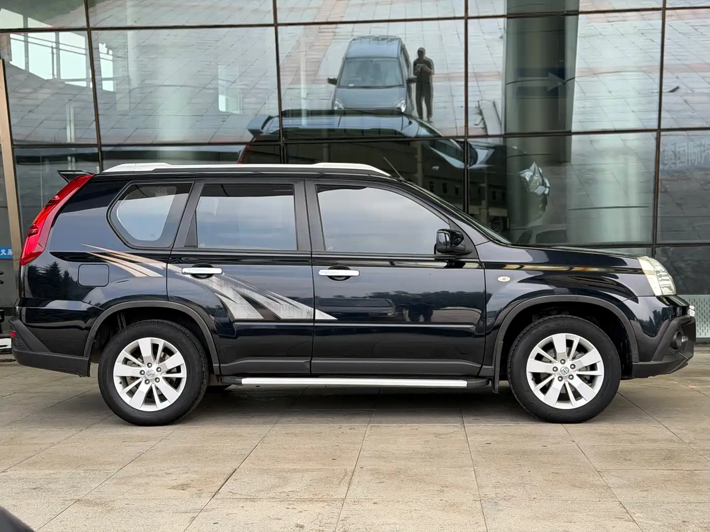 Dongfeng Fengdu MX6 2015 2015 2.0L CVT 2WD Excellence